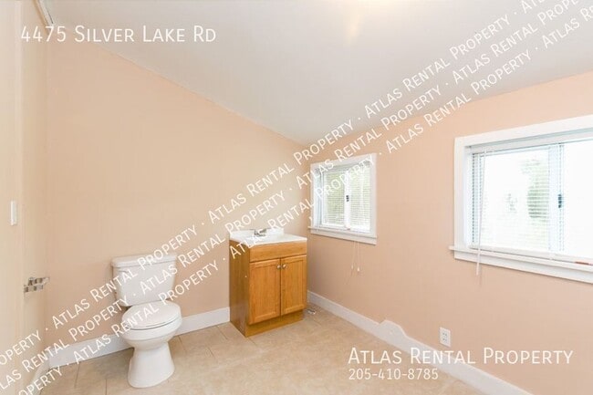 Building Photo - 4475 Silver Lake Rd