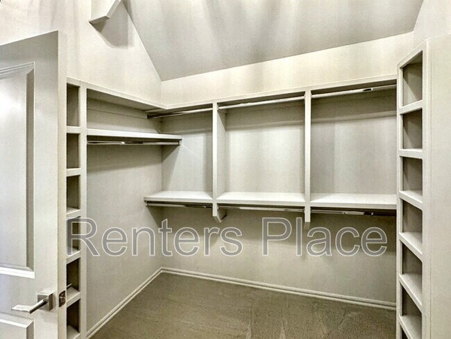 Building Photo - 6318 E 127th St S