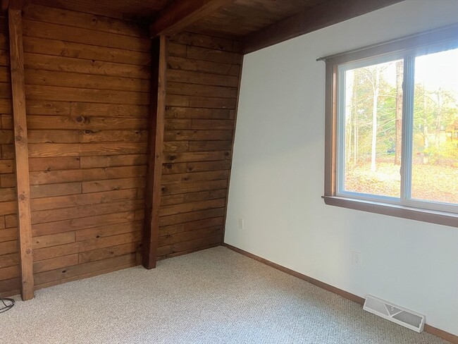 Building Photo - 888 Salem St