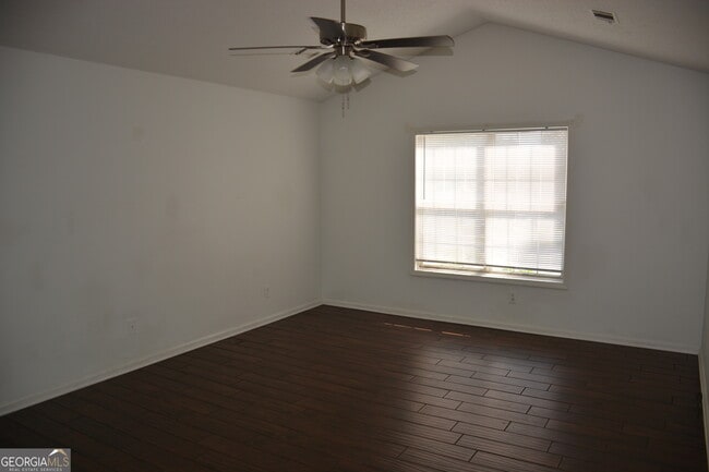 Building Photo - 5887 Mistyview Dr