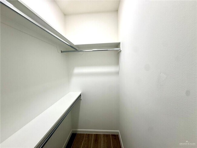 Building Photo - 2705 Brookside Bend St