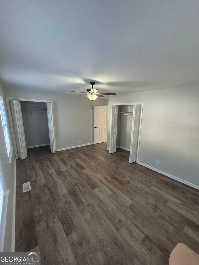 Building Photo - 185 Springdale Ct