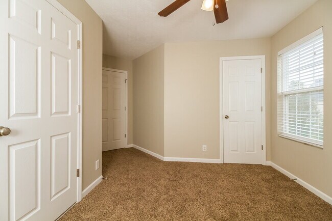 Building Photo - 1431 Westview Dr