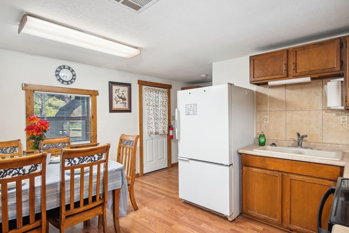 Building Photo - 820 Carrizo Canyon Rd