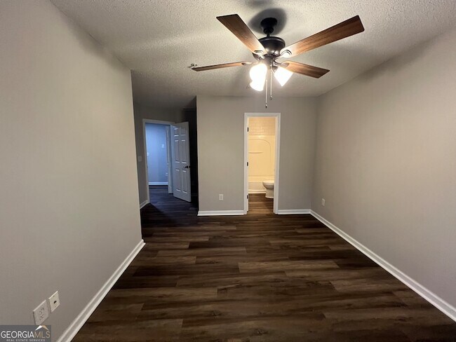 Building Photo - 117 Primrose Dr