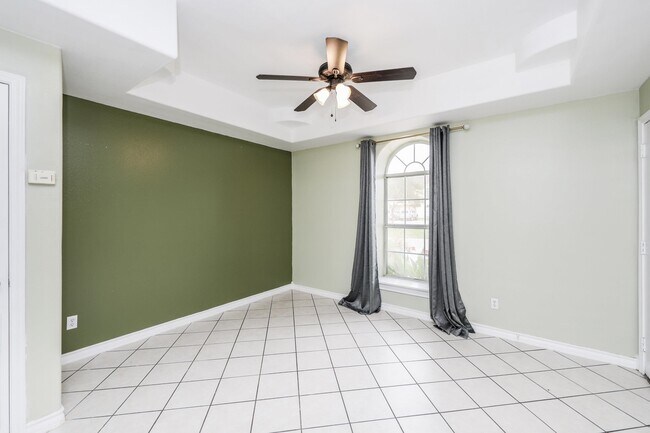 Building Photo - 1000 Ranchway Dr