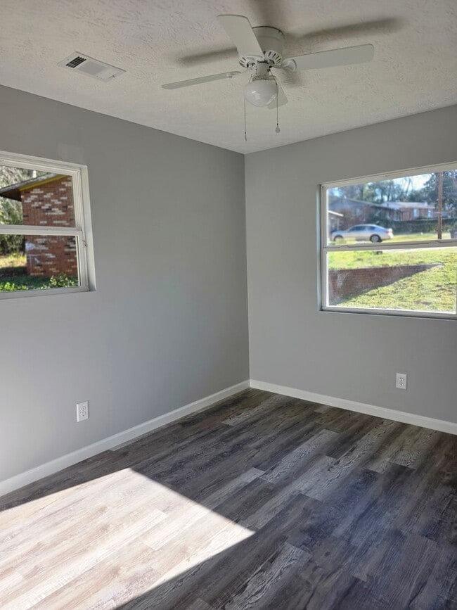 Building Photo - Ragland