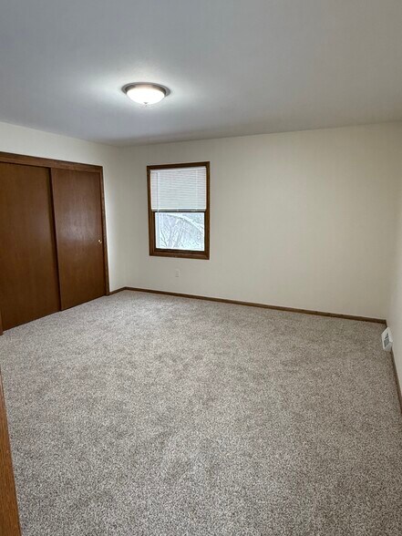 Master Bedroom - 440 Hi View Dr