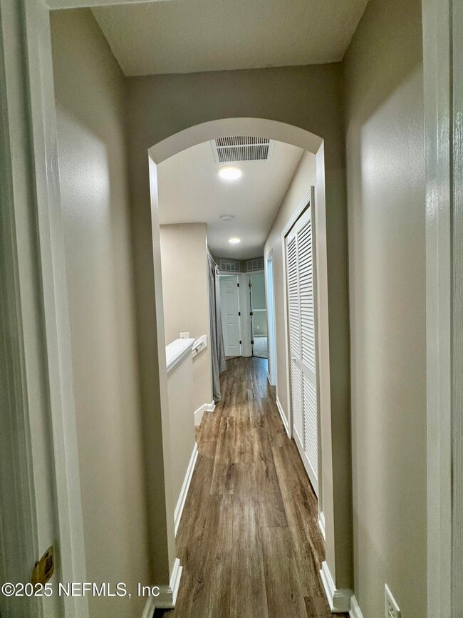 Building Photo - 450 Sherwood Oaks Dr