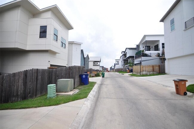 Building Photo - 6117 Seville Dr