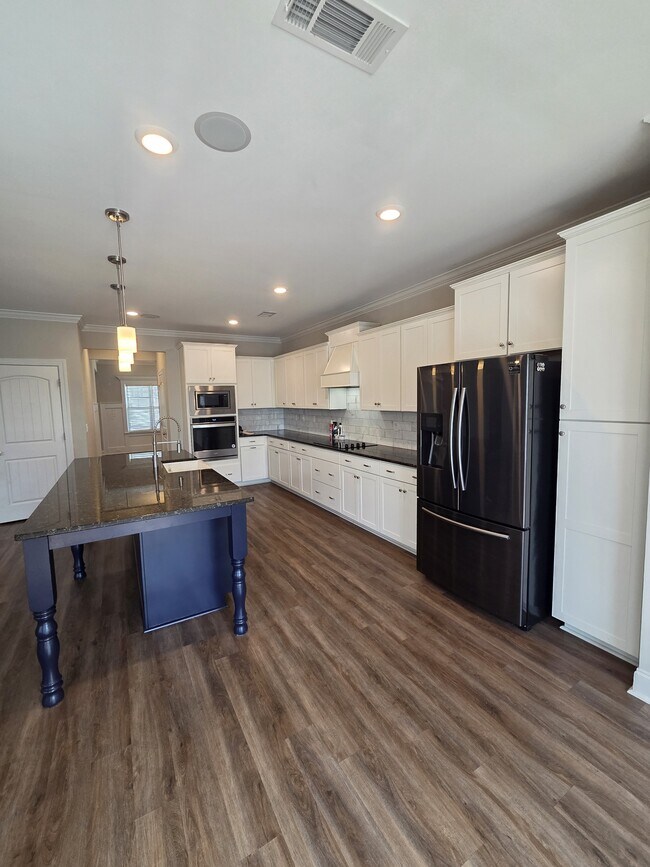 Building Photo - 2105 Thornbury Cove