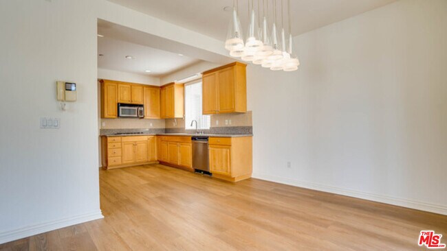 Building Photo - 4100 Wilshire Blvd