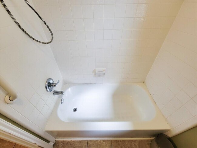Building Photo - 3218 Vanity Dr