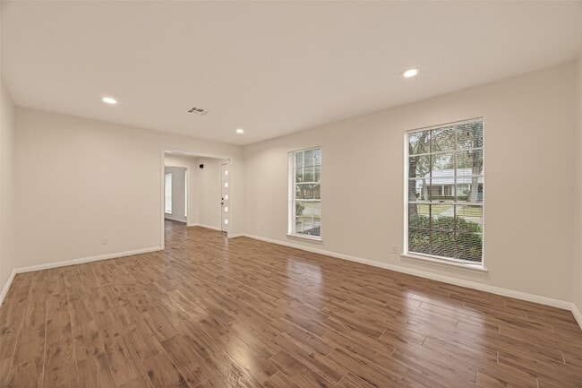 Building Photo - 422 Willow Vista Dr