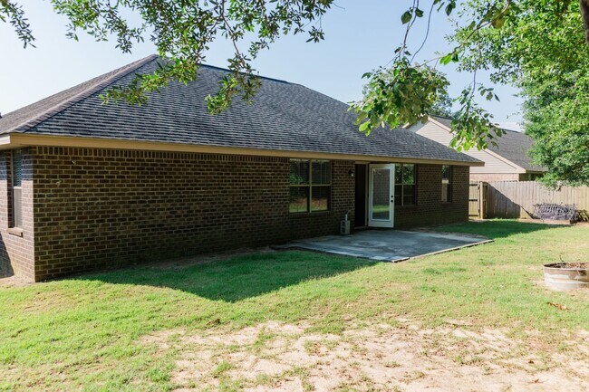 Building Photo - 3 bedrooms, 2 baths in Bay Branch estates!