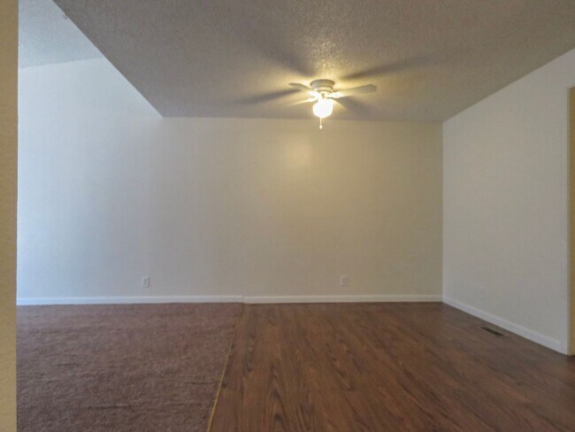 Building Photo - 1021 Swingwood Dr NE