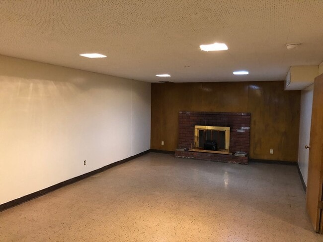 Building Photo - 2614 Silver Blvd