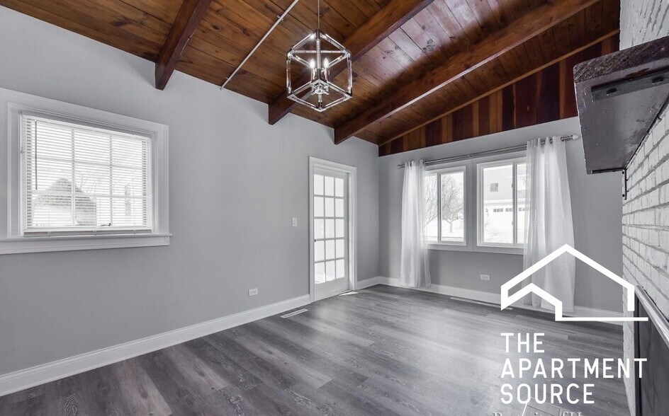 Building Photo - 702 Hammerschmidt Ave