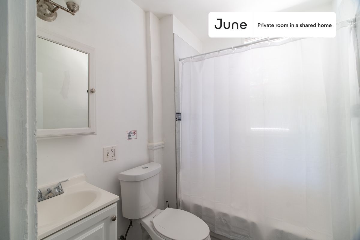 Building Photo - Room in Shared 5 bed/2 bath home