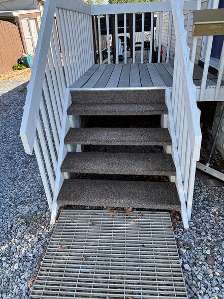 Small Deck - 571 N East Ave