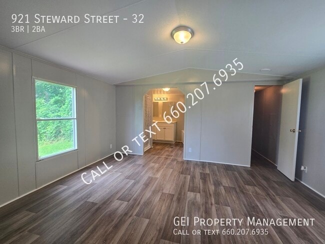 Building Photo - 921 Steward St