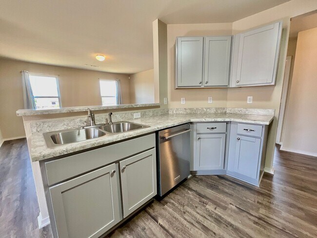 Building Photo - 4401 Olympic Dr