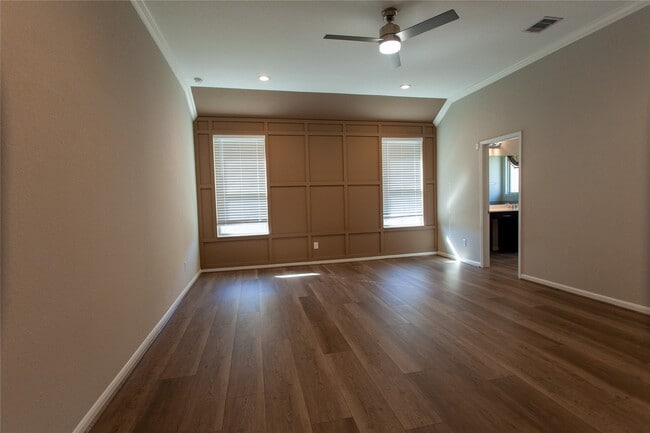 Building Photo - 5826 Euclid Loop