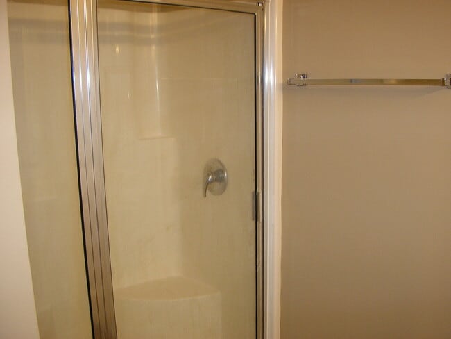 Building Photo - 403 Cedar Hollow Dr