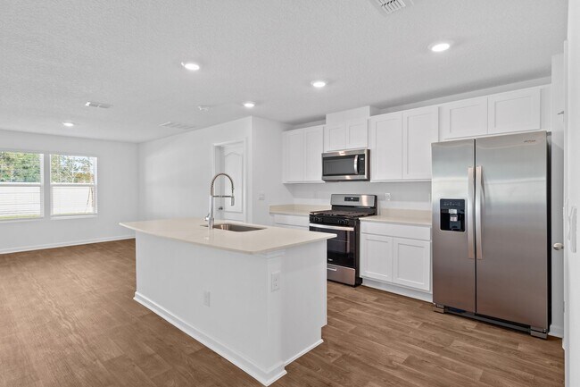 Building Photo - Almost New Home