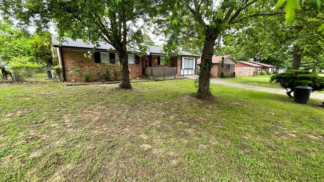 Building Photo - inviting & comfortable3 Bed 1 Bath House