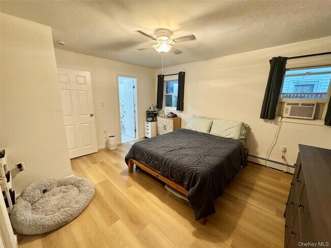 Building Photo - 542 E Pine St