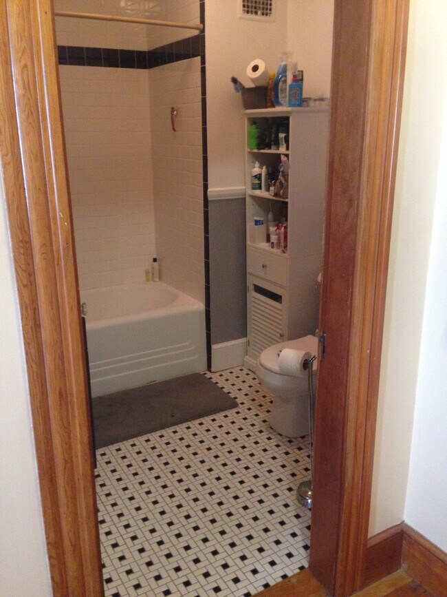 Building Photo - 21 Fessenden St