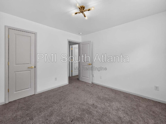 Building Photo - 4925 Lower Elm St