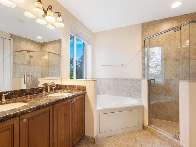 Building Photo - 3028 Waterside Cir