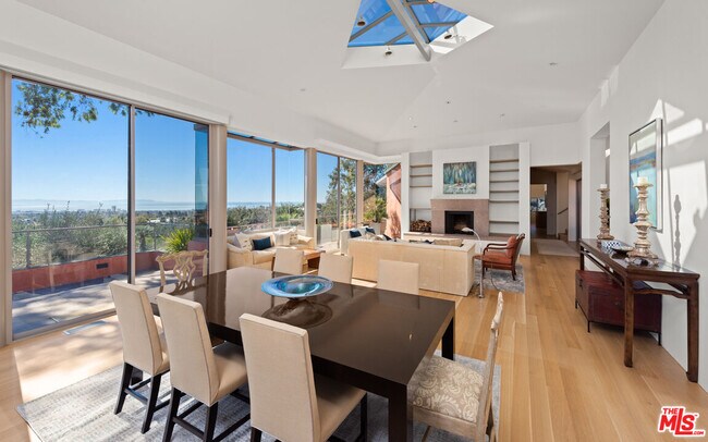 Building Photo - 1827 Westridge Rd