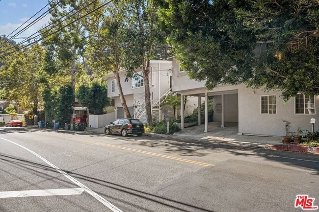 Building Photo - 1115 N Beverly Glen Blvd
