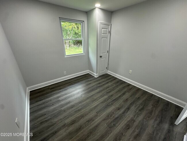 Building Photo - 105 Floyd Ln