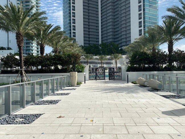 Building Photo - 851 NE 1st Ave