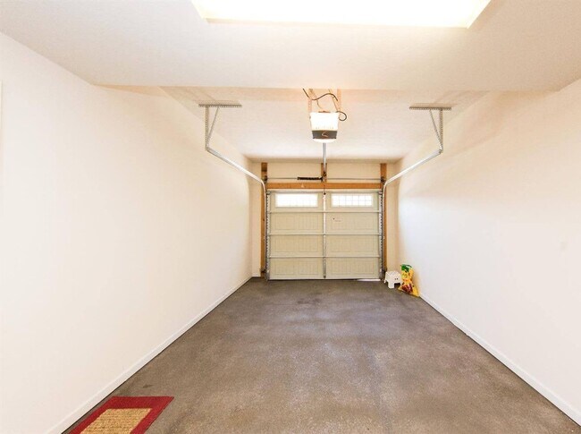 Building Photo - 2 Bedroom Townhome in Campbell County