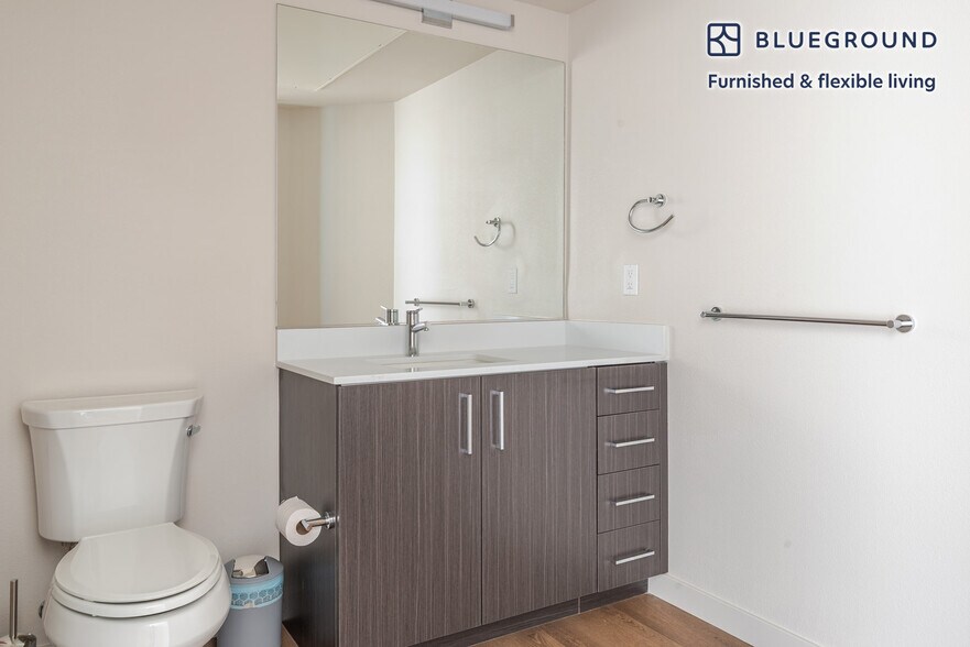 Building Photo - 2333 Calle Del Mundo