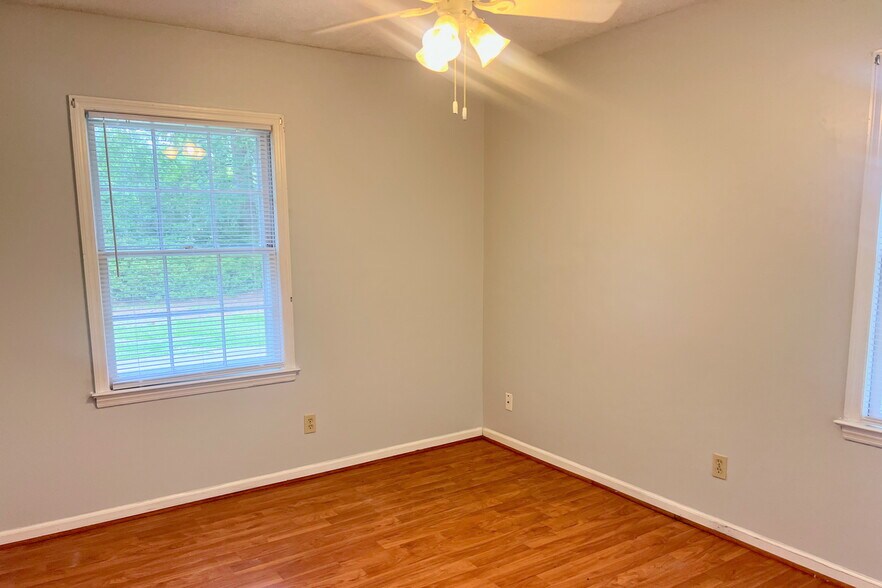 Building Photo - 4602 Norwich Rd