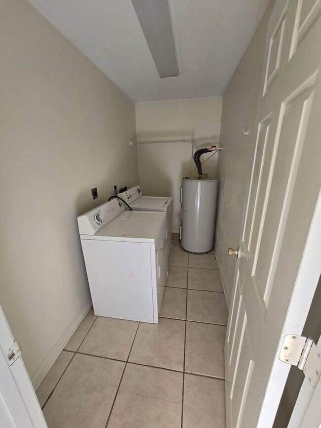 Building Photo - 3bedrooms 2.5 baths townhome Available Nov...