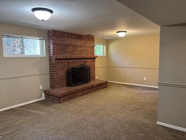 Building Photo - 595 Mountainville Cir