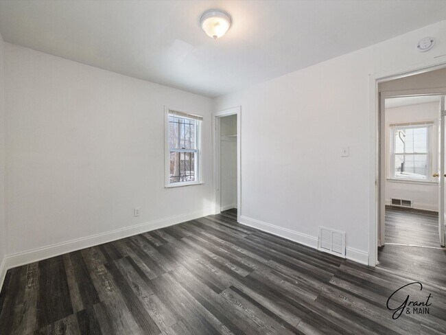 Building Photo - $1250 3 bedroom bungalow