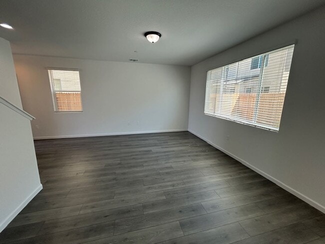 Building Photo - Brand New Home