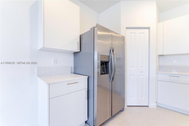 Building Photo - 4941 Peacock Wy