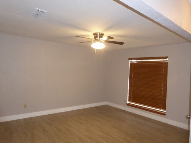 Building Photo - Corner Lot