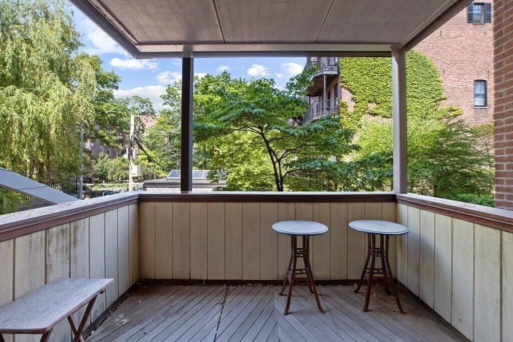 Building Photo - 209 W Newton St