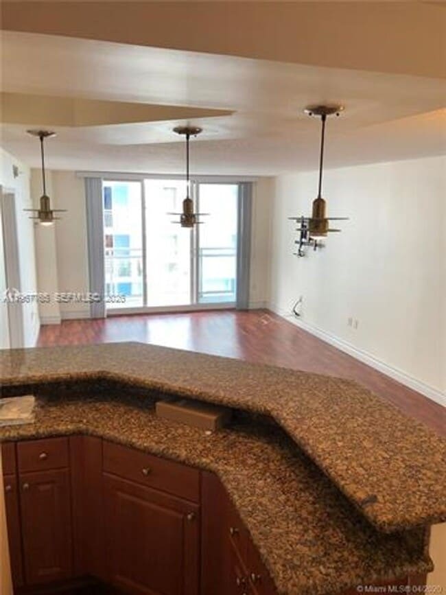 Building Photo - 6917 Collins Ave