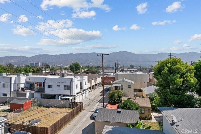 Building Photo - 333 W Alameda Ave